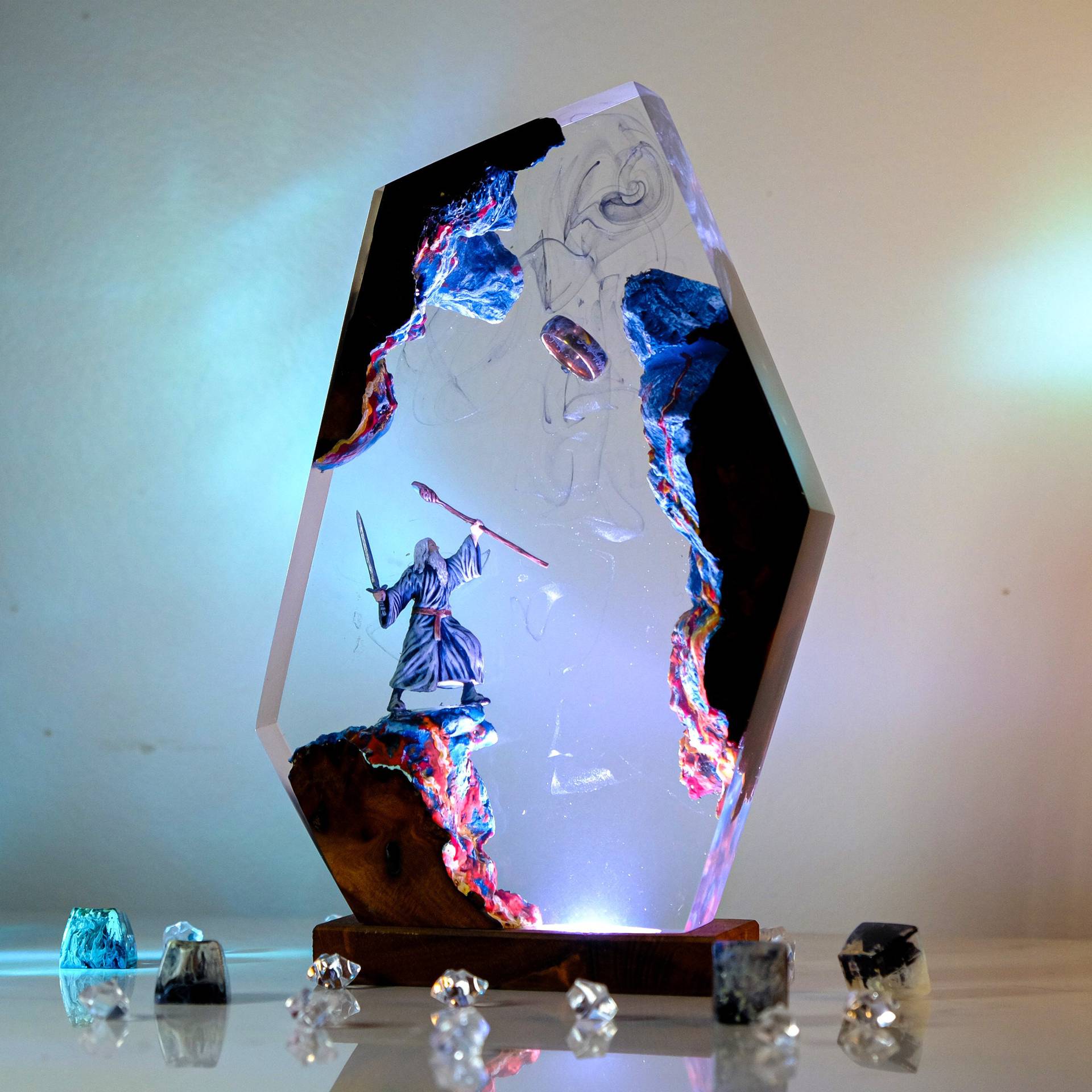映画シーンフィギュアテーブル樹脂ランプマジックリングカラフル - Lighting Decor Wedding のレビューと価格