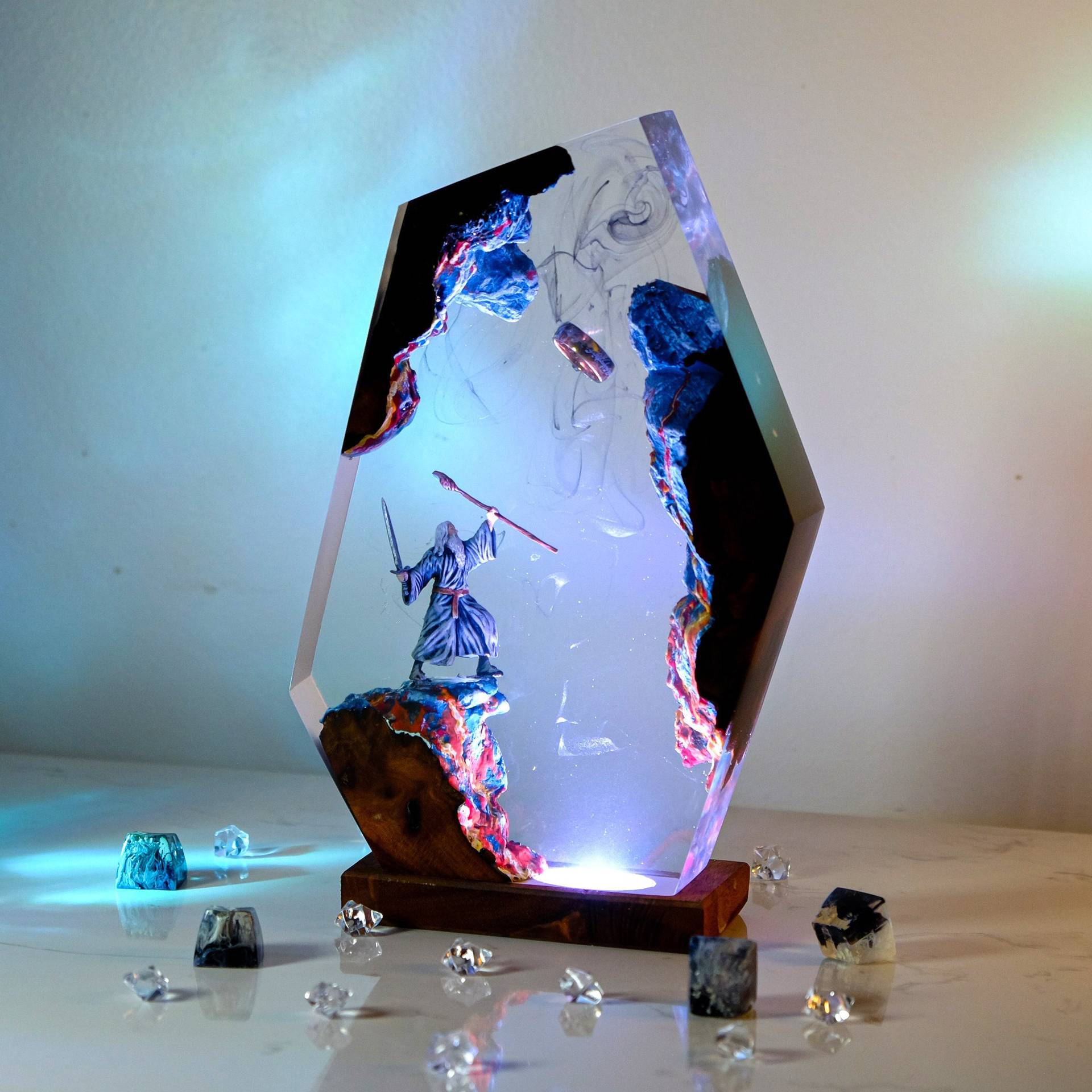 映画シーンフィギュアテーブル樹脂ランプマジックリングカラフル - Lighting Decor Wedding のレビューと価格